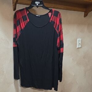 HEIMISH USA Classic Black Top Red Checker Sleeve